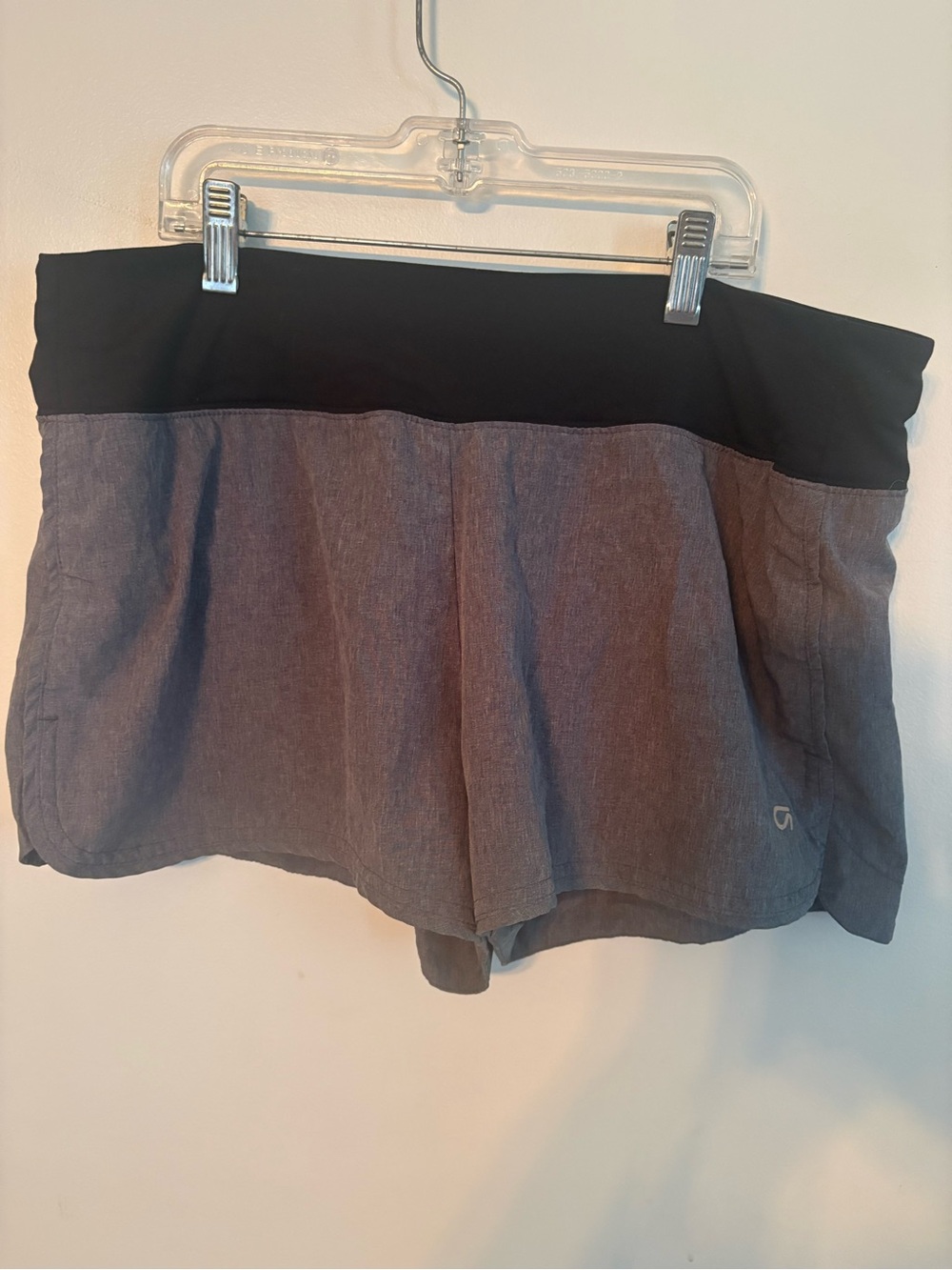 Gap fit athletic shorts Size medium